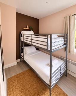 Modern Cardiff 1BR Flat, Sleeps 6, Aparthotel 1, New - 1