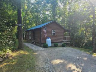 Settlers Roost at Avenwood Cabins - 0