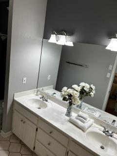 Quiet 3BR Stay Near 430 - 4