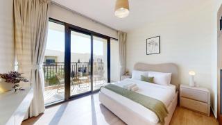 Vacationer Holiday Homes l Family-Friendly 3 Bed Villa l Private Garden - 8