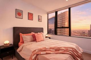 SODO Level 35 2 Bed Santuary with Balcony & Resort Amenities - Pool Jacuzzi Sauna Steam Room & Gym - Melbourne - 4
