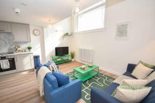 Spacious 1BED Mezzanine Apartment in Central Leeds - 9