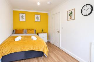 Great location, sleeps 13! Perfect for contractors, parking - 6