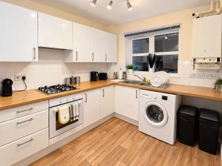 Great location, sleeps 13! Perfect for contractors, parking - 3