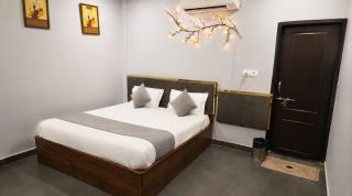 The White House Varanasi - Hotel Near Kashi Vishwanath Temple - 1
