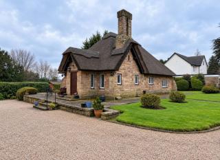 Tudor Lodge - 9