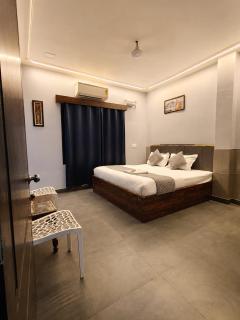 The White House Varanasi - Hotel Near Kashi Vishwanath Temple - 2
