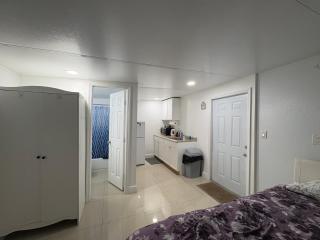 Fully Furnished Studio Near Miami - 6