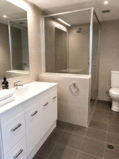 2BR Near Manuka with Pool, Gym and Sauna - Hosted by Canstay - 3