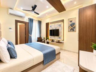 Hotel Shriyam Nadni Grand Near Vishwanath Temple# Resturent and Lift Facilities - Fully Air conditioning Rooms - 5