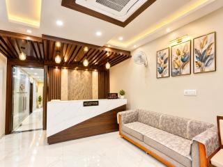 Hotel Shriyam Nadni Grand Near Vishwanath Temple# Resturent and Lift Facilities - Fully Air conditioning Rooms - 7