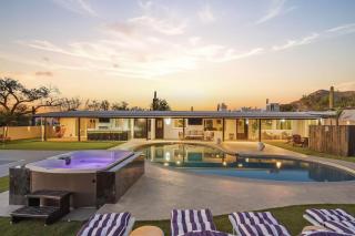 Spectacular Retreat with Private Pickleball Court - 9