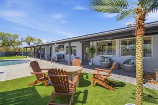 Spectacular Retreat with Private Pickleball Court - 4