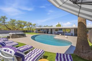 Spectacular Retreat with Private Pickleball Court - 3