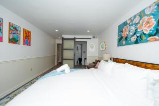 Spacious 3BR Condo - 7