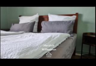 Design Apartment mit Klimaanlage, Parkplatz, Netflix, Disney, Wallbox, Dominos Pizza, Bahnhof Falkensee 8min - Berlin Hbf 23min - 0