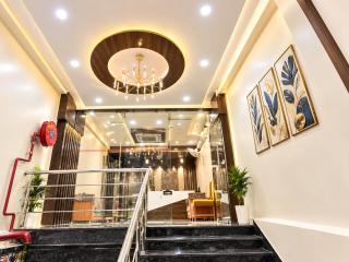 Family Hotel Nand-nee Grand Palace Near Vishwanath Temple# Resturent and Lift Facilities - Fully Air conditioning Rooms - 9