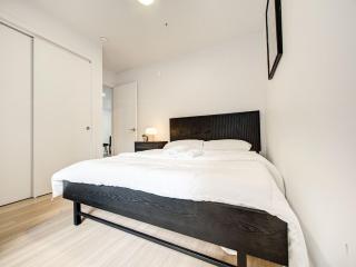 Central 2BR Montreal - Near Bell Centre - 7