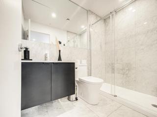 Central 2BR Montreal - Near Bell Centre - 4