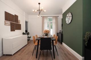 2 Bedroom Home - 5 min to Warrington Hospital & Train Station - 7