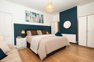 2 Bedroom Home - 5 min to Warrington Hospital & Train Station - 9