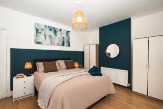 2 Bedroom Home - 5 min to Warrington Hospital & Train Station - 3