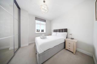 Modern 2BR Flat in Dickens Heath - 8