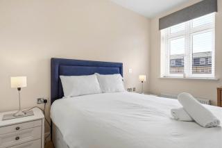 Modern 2BR Flat in Dickens Heath - 7
