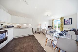 Modern 2BR Flat in Dickens Heath - 5