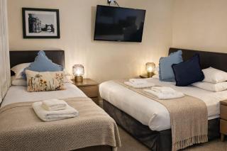 Dolgun Uchaf Historic Guesthouse and Cottages with Boutique Bedrooms In The Heart of Snowdonia - 1
