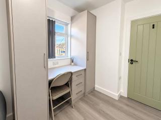 The Junction 3 Bed Centrally located - 6