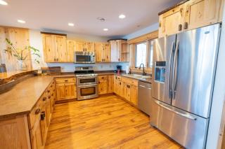 Spacious Luxury Lodge with Lake Views, Sleeps 15, Upgraded Amenities CB15 - 2