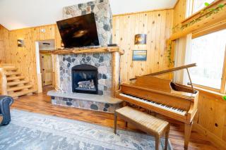 Spacious Luxury Lodge with Lake Views, Sleeps 15, Upgraded Amenities CB15 - 5