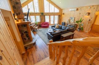 Spacious Luxury Lodge with Lake Views, Sleeps 15, Upgraded Amenities CB15 - 9