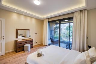 Elegant 3BR W Nanny Room W Pool View at Silver palm - Cairo - 8