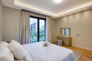 Elegant 3BR W Nanny Room W Pool View at Silver palm - Cairo - 7