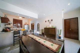 Penthouse 2BR Private Jacuzzi - 3 Blocks to Beach - 5
