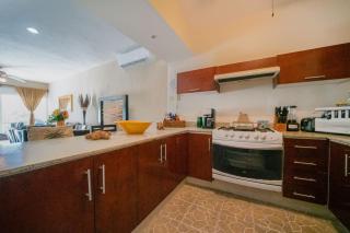 Penthouse 2BR Private Jacuzzi - 3 Blocks to Beach - 1