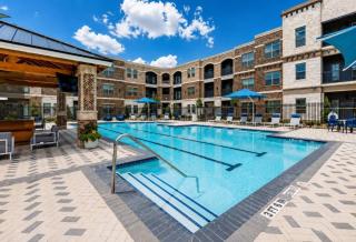 Modern 2BR Retreat with Pool, Gym and Balcony - 4