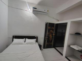 Shree Radha Madhav Home Stay - 9