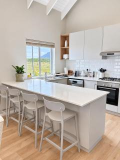 Fijnbos House, Stylish Kleinbaai Coastal Retreat - 4