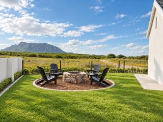 Fijnbos House, Stylish Kleinbaai Coastal Retreat - 2