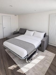 Moodyscroft Homestay, NEC, BHX, Resorts world, HS2, JLR - Netflix - 7