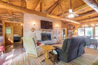 North Woods Log House w/ Exceptional Privacy! - 7