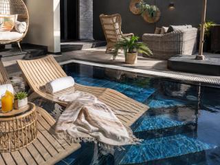 Private Pool Elegant 3BHK Villa By Deleguest - 9