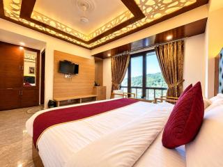 The Royal Seasons Dwapar Near Mall Road with Parking - 4