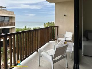 Oceanview Penthouse w Private Pool - 8