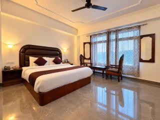 The Royal Seasons Dwapar Near Mall Road with Parking - 9
