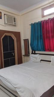 Hotel MV Palace 600 Mtr From Temple Powered By Hotel Siddhivinayak - 6