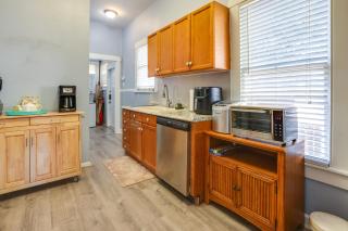 Quaint North Campus Bungalow Minutes From Downtown - 8